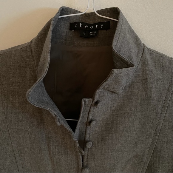 Theory cropped blazer with buttons - Picture 3 of 6